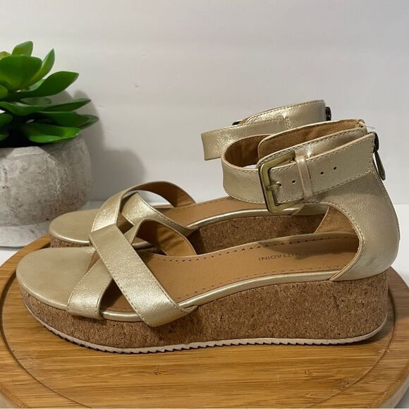 Adrienne Vittadini Cortz Gold Platform Sandal Women’s 10 Chunky‎ Metallic Wedge - Picture 1 of 9